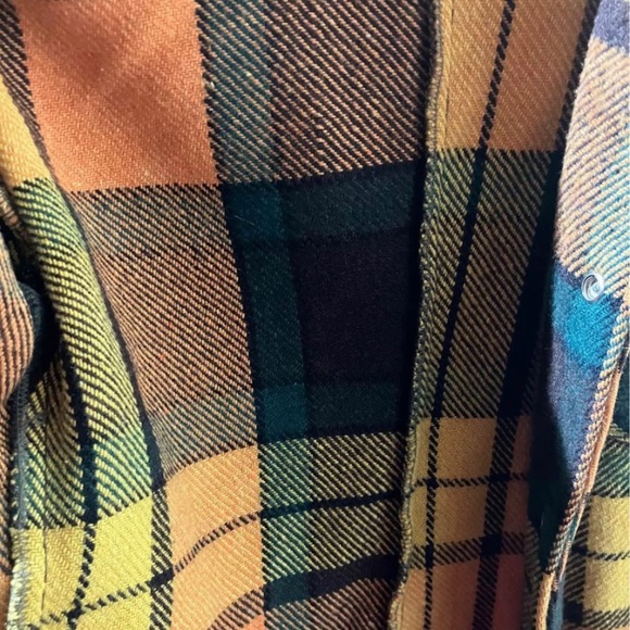 Vintage 70s Plaid Wool Shacket design.
“Top Gun” - Picture 4 of 10